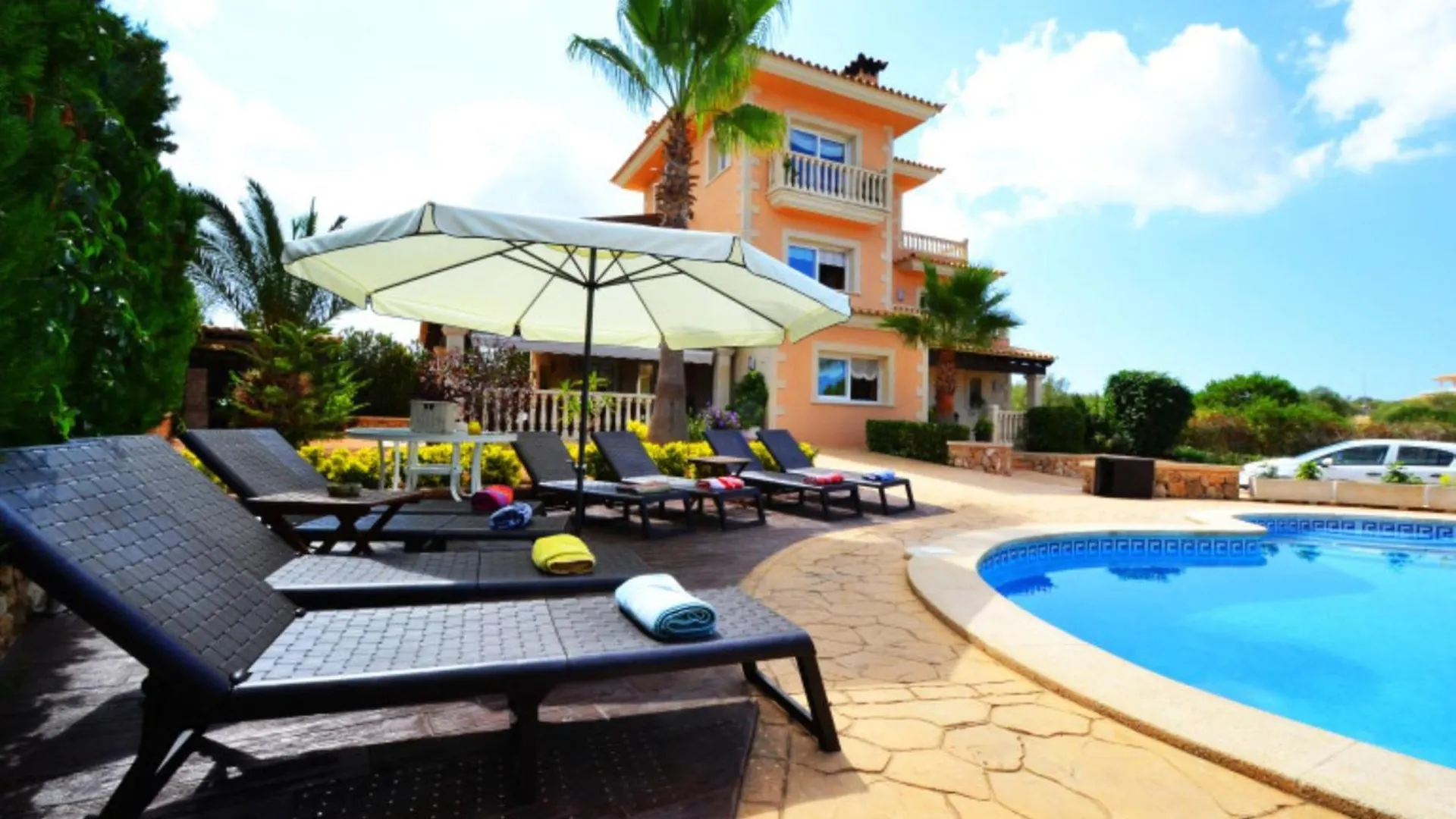 וילה לןקמאג'ור Chalet Libertat ספרד